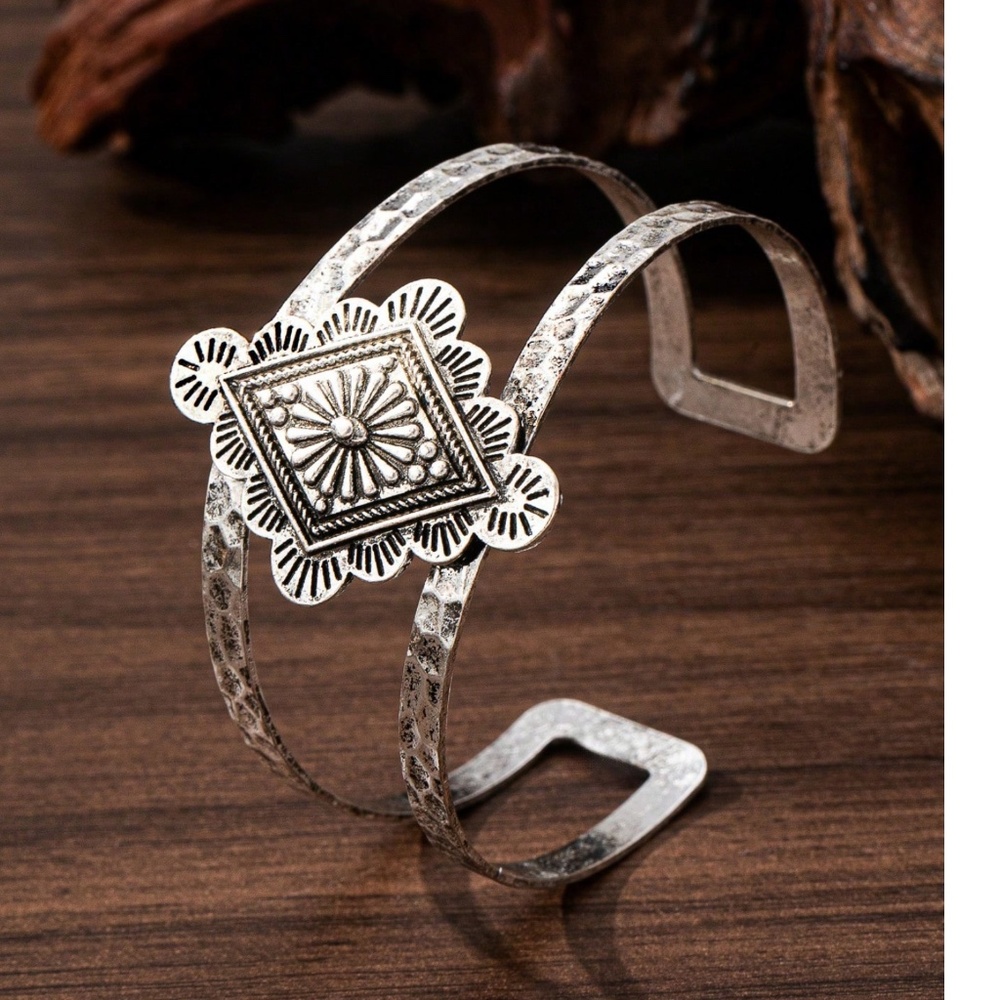Boho Antique Silver Tone Western Adjustable Cuff - Picture 2 of 4